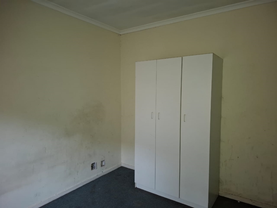 6 Bedroom Property for Sale in Oakdale Western Cape